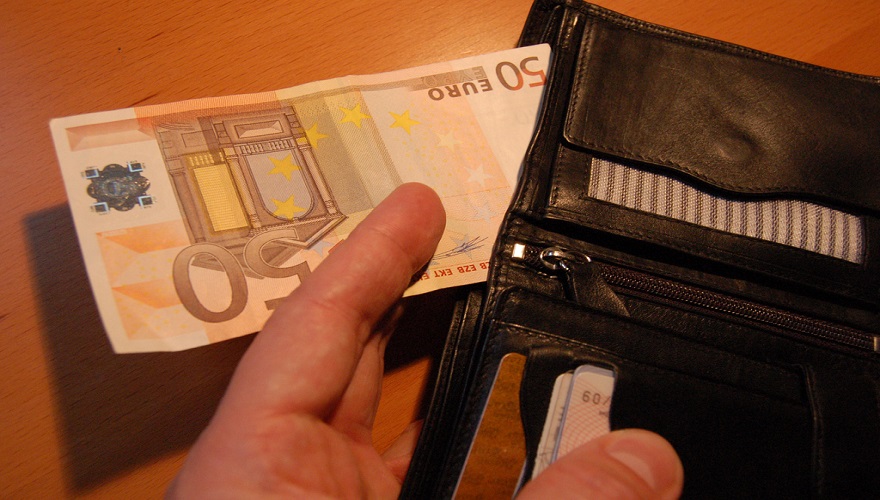 50 eurová bankovka v peňaženke